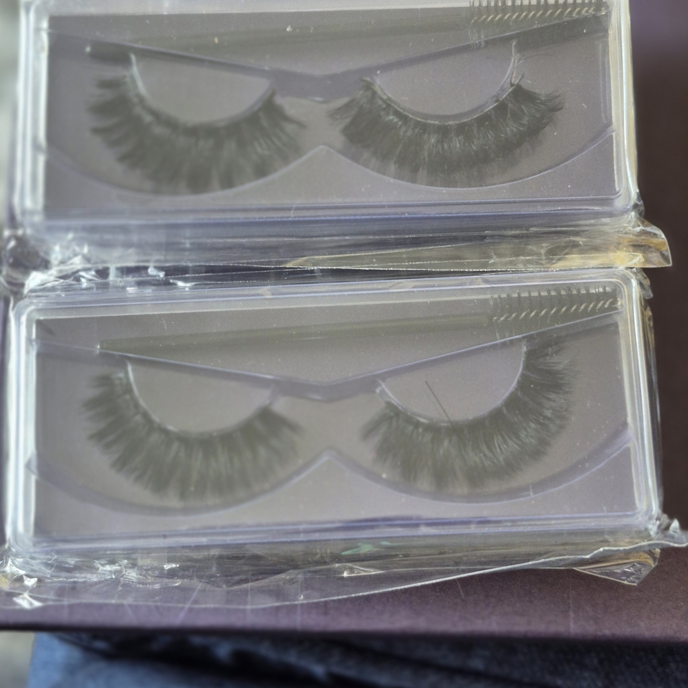 Dramatic False Eyelashes Set - Picture 5 of 7
